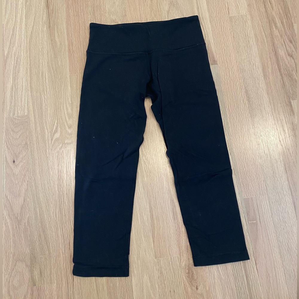 Black cropped wunder under leggings